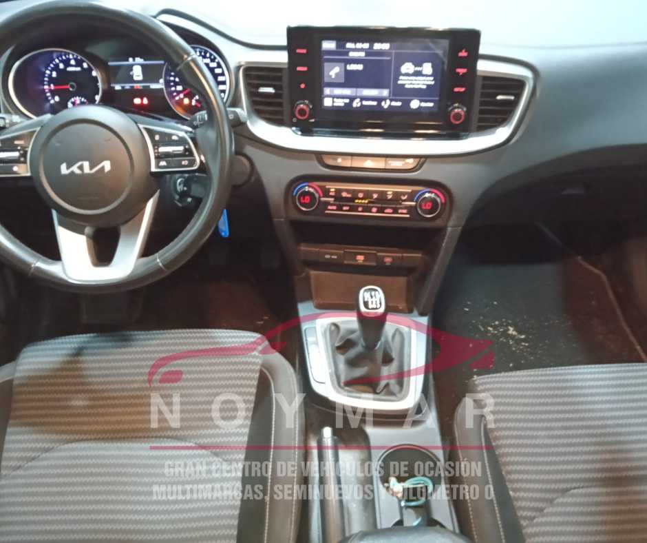 Kia XCeed Concept Azul - Image 7